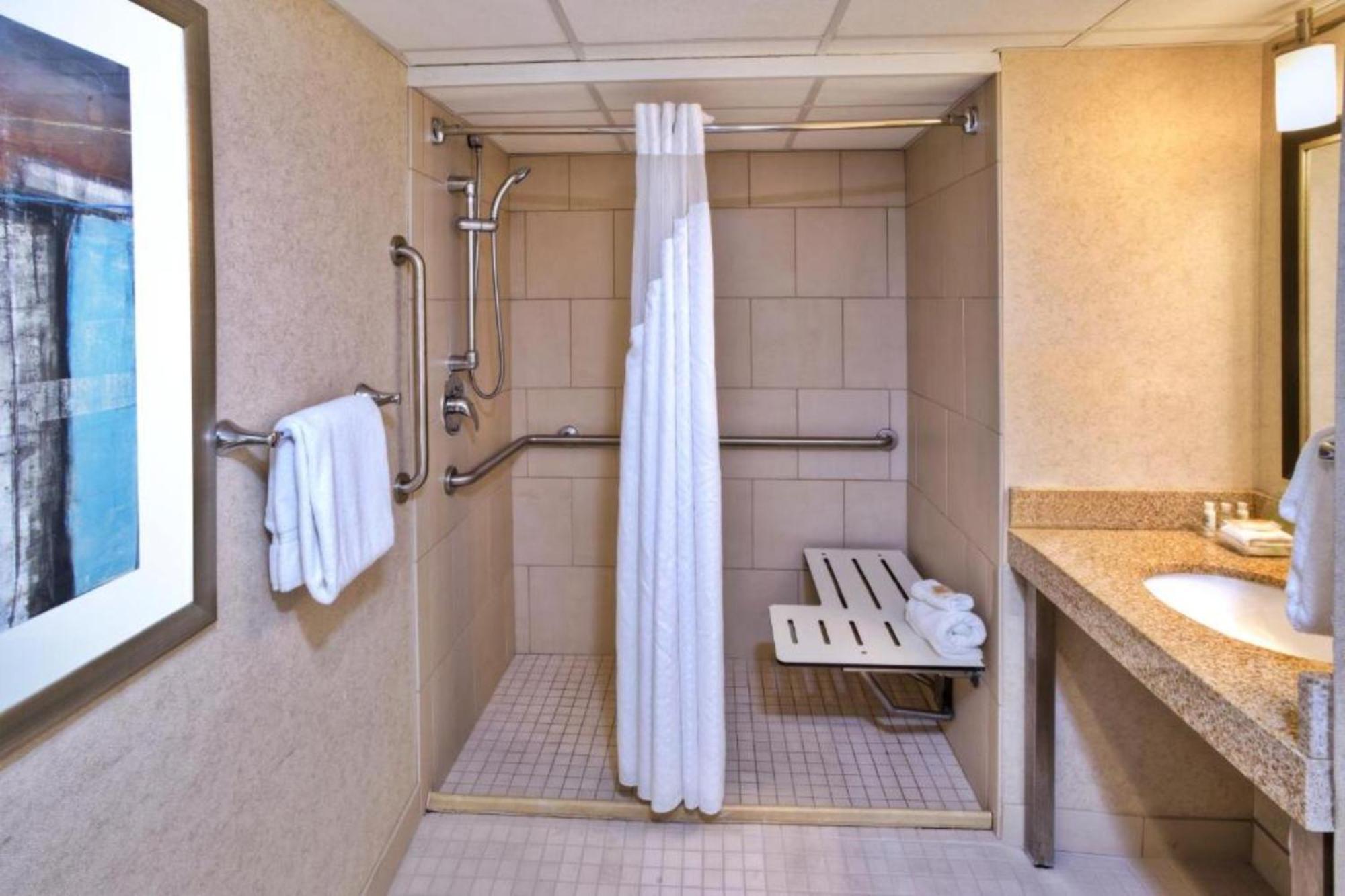 Holiday Inn Detroit Northwest - Livonia By Ihg Exterior photo