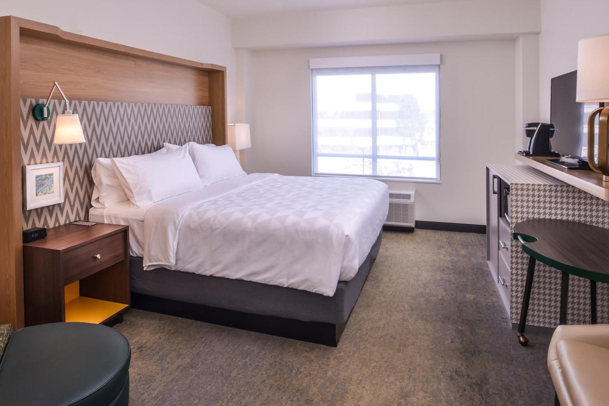 Holiday Inn Detroit Northwest - Livonia By Ihg Exterior photo